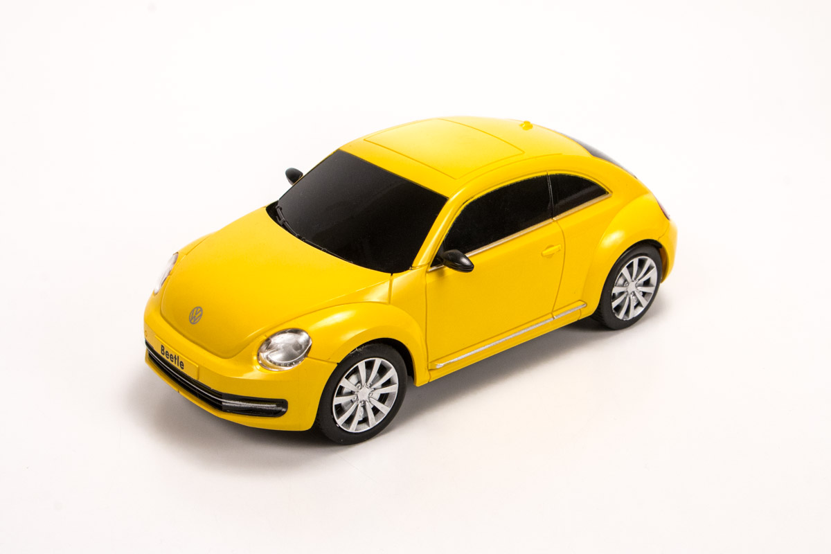 Toy машина. Игрушка Фольксваген Битл. Радиоуправляемая машина Volkswagen. Радиоуправляемая машинка Фольксваген Жук. Yellow Volkswagen Toy car 2000.